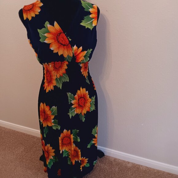 Short Sleeve Navy Blue Dress Sunflowers Print 95% polyester 5% Spandex, Size XL. - Picture 7 of 11
